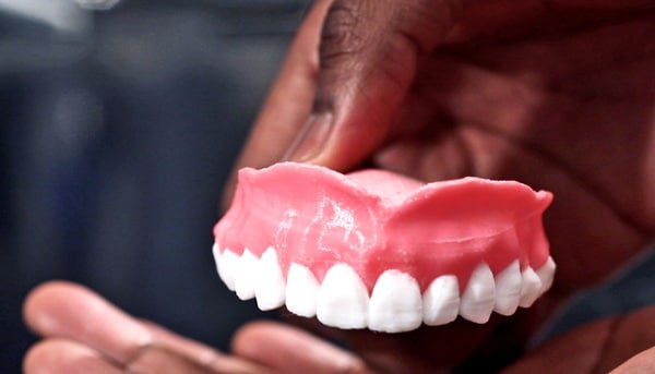 نقش پرینت سه بعدی در تولید دندان های مصنوعی ضد قارچ